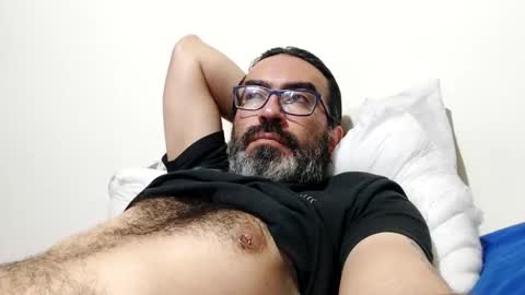 Snapshot of luis2988z chatting on 05-07-26, 01:44 Hairyman online show from 05-07-26, 01:44
