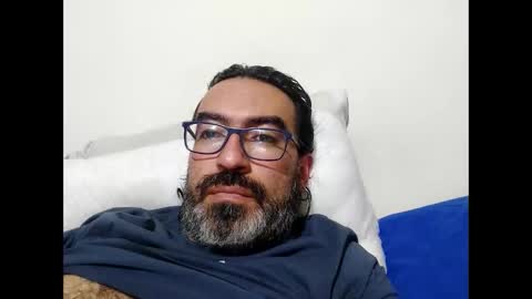 Snapshot of luis2988z chatting on 05-14-26, 01:23 Hairyman online show from 05-14-26, 01:23