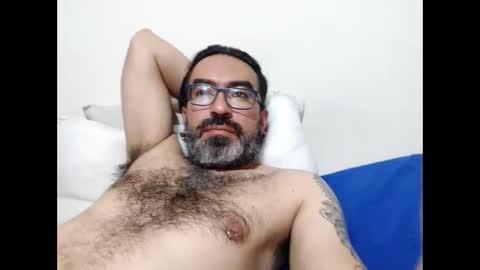 Snapshot of luis2988z chatting on 05-17-26, 01:58 Hairyman online show from 05-17-26, 01:58