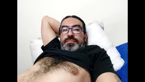 Snapshot of luis2988z chatting on 05-20-26, 01:56 Hairyman online show from 05-20-26, 01:56