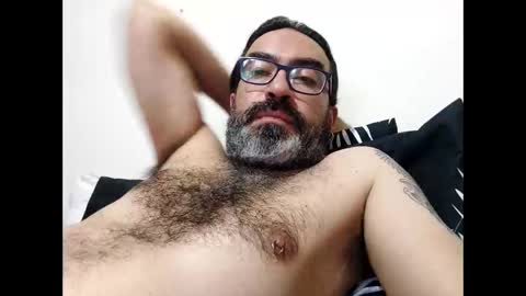 Snapshot of luis2988z chatting on 05-28-26, 02:20 Hairyman online show from 05-28-26, 02:20