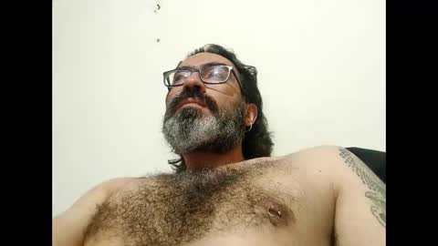Snapshot of luis2988z chatting on 06-09-26, 02:01 Hairyman online show from 06-09-26, 02:01