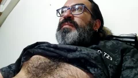 Snapshot of luis2988z chatting on 06-24-26, 03:05 Hairyman online show from 06-24-26, 03:05