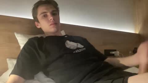 Luis online show from 11-15-25, 04:43