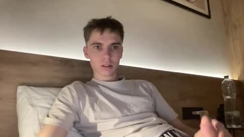 Luis online show from 11-25-25, 05:18