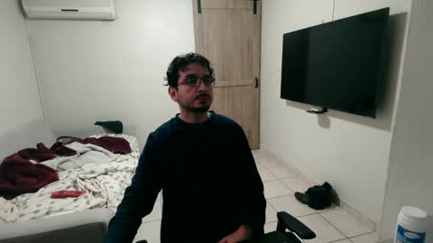 luis_flr online show from 01-14-25, 06:07