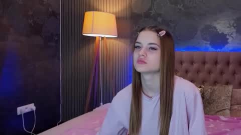 Snapshot of luisaclover chatting on 11-13-25, 01:10 LuisaClover online show from 11-13-25, 01:10