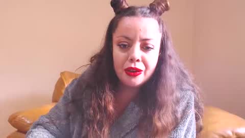 Snapshot of luisahornydoll chatting on 09-19-25, 02:29 Cassie online show from 09-19-25, 02:29