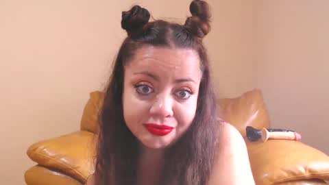 Snapshot of luisahornydoll chatting on 09-25-25, 08:18 Cassie online show from 09-25-25, 08:18