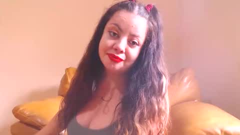 Snapshot of luisahornydoll chatting on 10-12-25, 10:25 Cassie online show from 10-12-25, 10:25