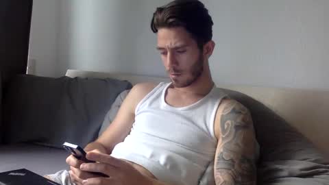 Snapshot of luisbadx chatting on 12-28-24, 09:52 Luis Badx online show from 12-28-24, 09:52