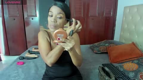 Snapshot of luissa_s1 chatting on 05-04-26, 01:29 Luissa online show from 05-04-26, 01:29