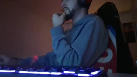 Snapshot of lukasschoetz chatting on 01-12-26, 07:30 lukasschoetz online show from 01-12-26, 07:30