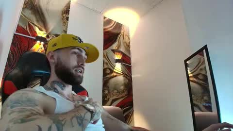 Snapshot of luke_davis01 chatting on 01-06-26, 01:15 LUKE online show from 01-06-26, 01:15