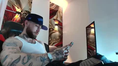 Snapshot of luke_davis01 chatting on 01-07-26, 01:13 LUKE online show from 01-07-26, 01:13