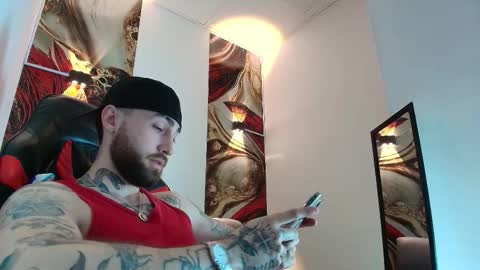 Snapshot of luke_davis01 chatting on 01-09-26, 01:14 LUKE online show from 01-09-26, 01:14