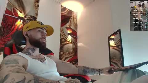 Snapshot of luke_davis01 chatting on 02-05-26, 01:05 LUKE online show from 02-05-26, 01:05