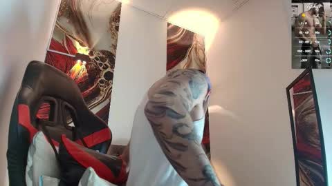 Snapshot of luke_davis01 chatting on 02-07-26, 12:53 LUKE online show from 02-07-26, 12:53