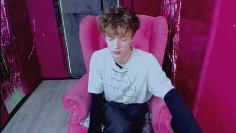 Snapshot of luke_sweet chatting on 12-16-25, 10:31 Luke online show from 12-16-25, 10:31