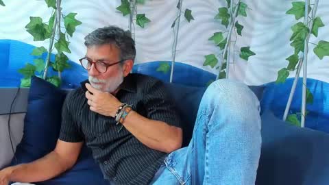 Snapshot of lukecrews chatting on 03-01-25, 07:26 Luke Crews online show from 03-01-25, 07:26