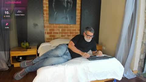 Snapshot of lukecrews chatting on 09-28-25, 08:03 Luke Crews online show from 09-28-25, 08:03