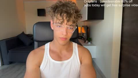 Snapshot of lukedesirable chatting on 06-29-26, 06:52 lukedesirable online show from 06-29-26, 06:52