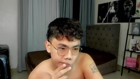 Snapshot of lukeevansx chatting on 10-03-25, 02:52 LUKE online show from 10-03-25, 02:52