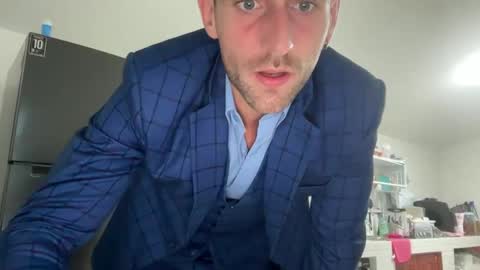 Snapshot of lukegunn22 chatting on 12-07-24, 11:23 MR. Luke Gunn online show from 12-07-24, 11:23