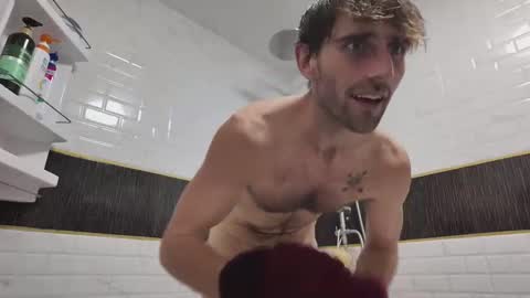 Snapshot of lukegunn22 chatting on 11-13-25, 02:54 MR. Luke Gunn online show from 11-13-25, 02:54