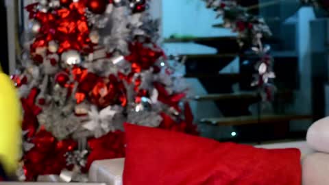 Snapshot of lukhass chatting on 01-14-25, 12:54 Lukhas f4f online show from 01-14-25, 12:54