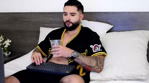 Snapshot of lukhass chatting on 10-16-25, 10:44 Lukhas f4f online show from 10-16-25, 10:44