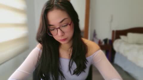 Snapshot of lulibee_ chatting on 05-19-26, 01:17 Luli online show from 05-19-26, 01:17