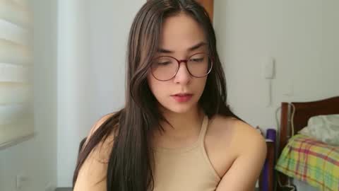 Snapshot of lulibee_ chatting on 06-11-26, 02:26 Luli online show from 06-11-26, 02:26