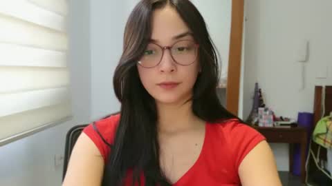 Snapshot of lulibee_ chatting on 06-17-26, 01:34 Luli online show from 06-17-26, 01:34