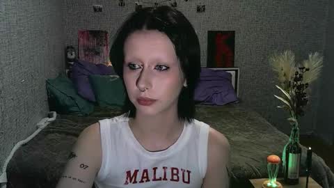 Snapshot of lullypopa chatting on 10-22-25, 01:44 lullypopa online show from 10-22-25, 01:44