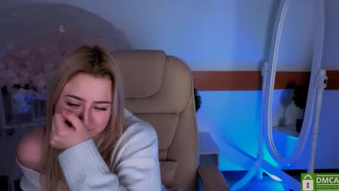 Snapshot of lulu___moon chatting on 01-17-26, 10:02 Lily online show from 01-17-26, 10:02