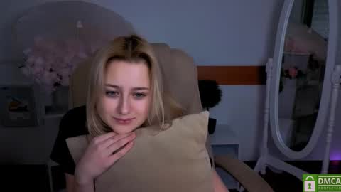 Snapshot of lulu___moon chatting on 02-04-26, 09:53 Lily online show from 02-04-26, 09:53