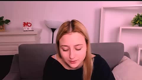 Snapshot of lulu___moon chatting on 02-18-26, 09:44 Lily online show from 02-18-26, 09:44