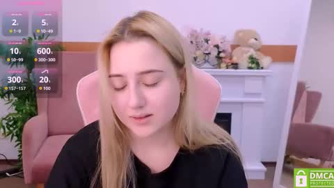 Snapshot of lulu___moon chatting on 03-04-26, 10:16 Lily online show from 03-04-26, 10:16