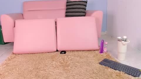 Snapshot of lulu__cute1 chatting on 11-25-25, 09:15 lulu__cute1 online show from 11-25-25, 09:15