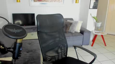 Lau  online show from 02-12-25, 02:43