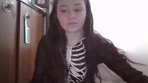 Snapshot of lulupixxx chatting on 02-20-25, 06:24 Connie online show from 02-20-25, 06:24