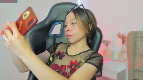 luluuberry online show from 11-12-25, 01:44