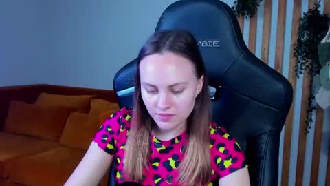 Snapshot of lumerisoren chatting on 06-15-26, 05:09 lumerisoren online show from 06-15-26, 05:09