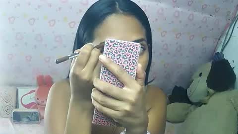 Snapshot of luna019 chatting on 10-18-25, 10:05 Luna online show from 10-18-25, 10:05