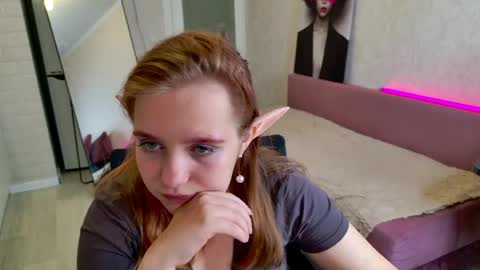 Snapshot of luna404 chatting on 05-21-26, 07:21 Luna online show from 05-21-26, 07:21