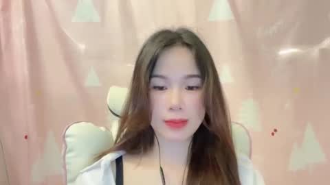 Snapshot of luna4739 chatting on 05-27-26, 12:07 Luna online show from 05-27-26, 12:07