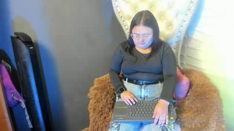 Luna online show from 05-18-26, 03:02