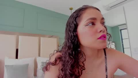 Snapshot of luna__vegga chatting on 05-18-26, 07:20 Luna online show from 05-18-26, 07:20