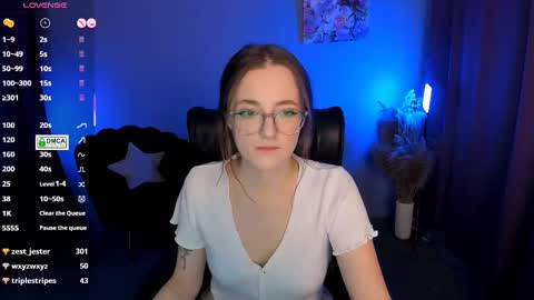 luna_berryy online show from 02-22-25, 11:24